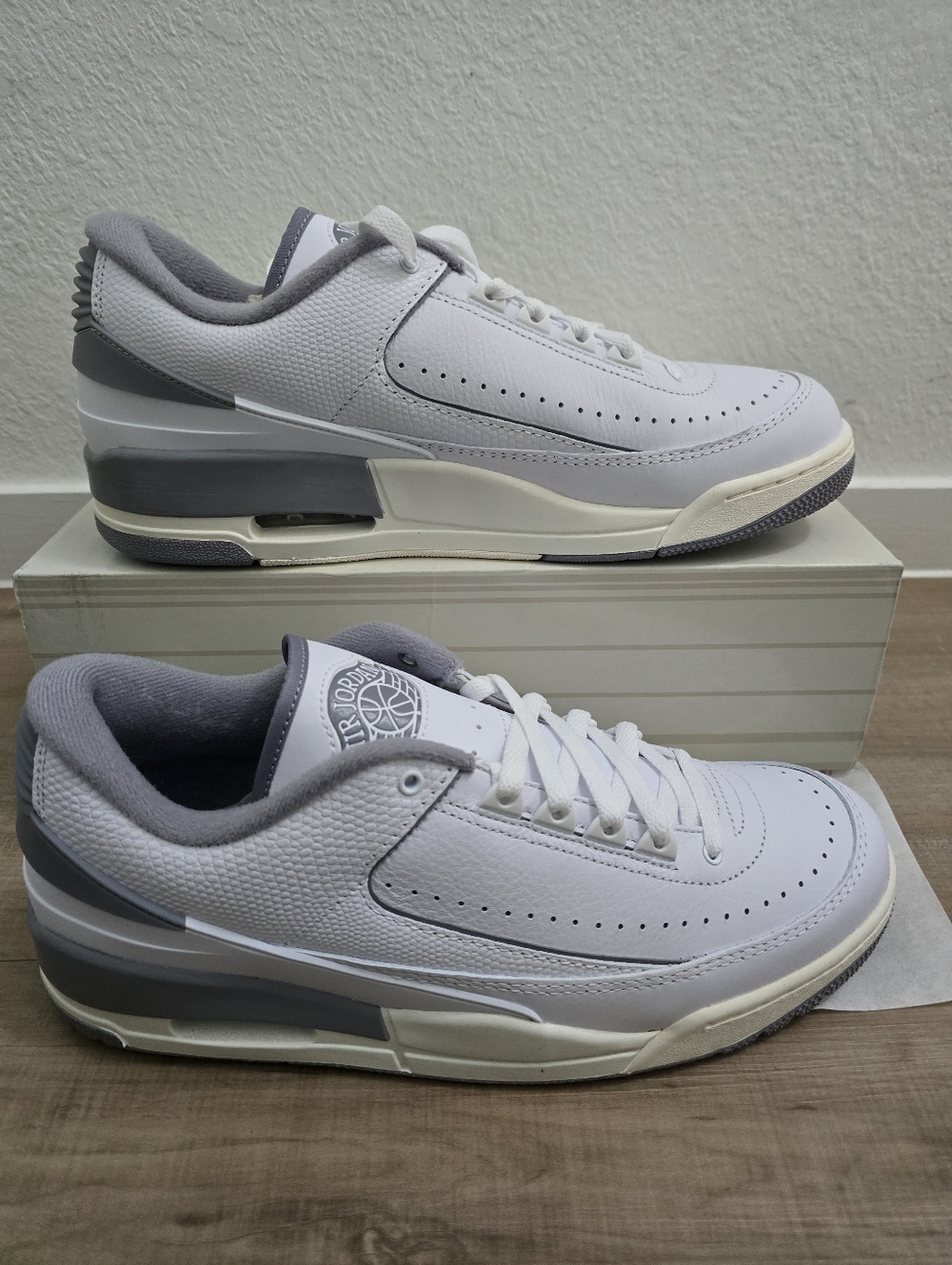 Nike Air Jordan 2/3  Men's Low Top Sneakers - White / Light Gray